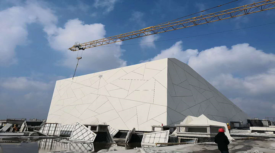 UHPC超高性能混凝土外墙挂板：一种改变建筑外立面装饰的神奇材料